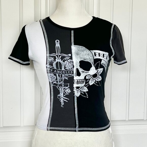 Hollister Tops - Hollister Women's Colorblock Black & White Skull Cropped Baby Tee Size XS